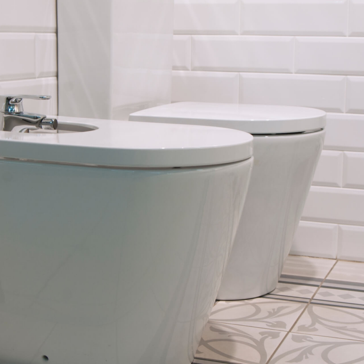 Bidet czy toaleta myjąca – co wybrać?