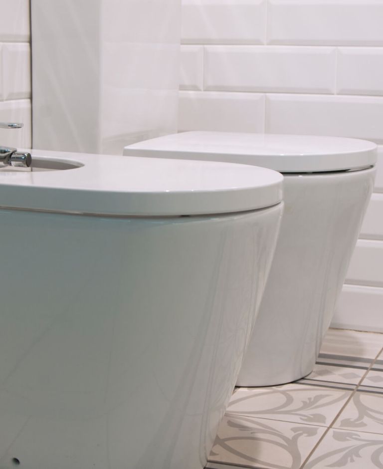 Bidet czy toaleta myjąca – co wybrać?