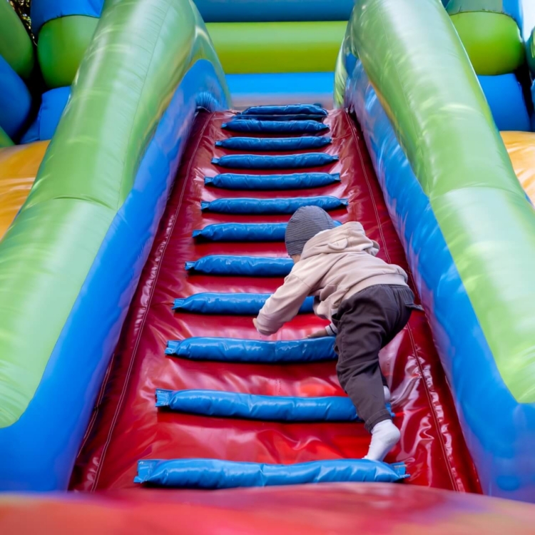 Ile kosztuje wynajem dmuchańca?