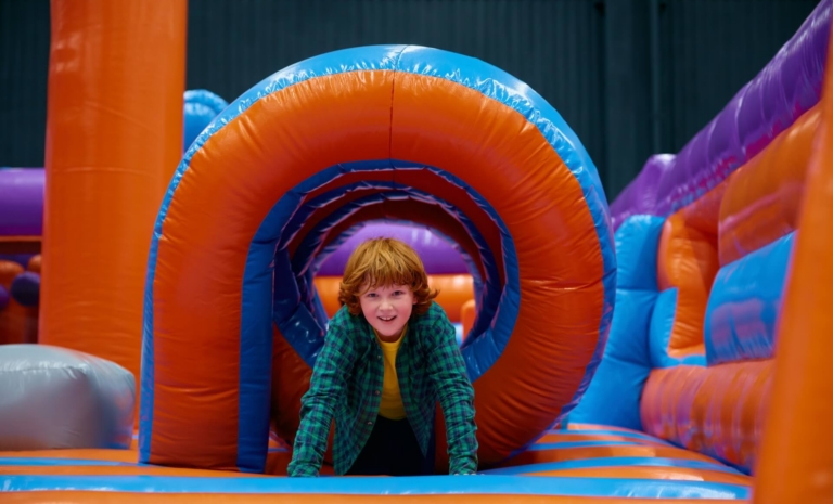 Ile kosztuje dmuchaniec? Ceny zakupu dmuchanych atrakcji